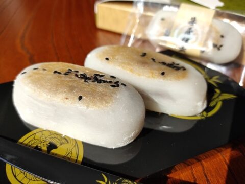 笹屋伊織「長福寺餅」とろけるようなお餅と餡の融合 – お土産まいり